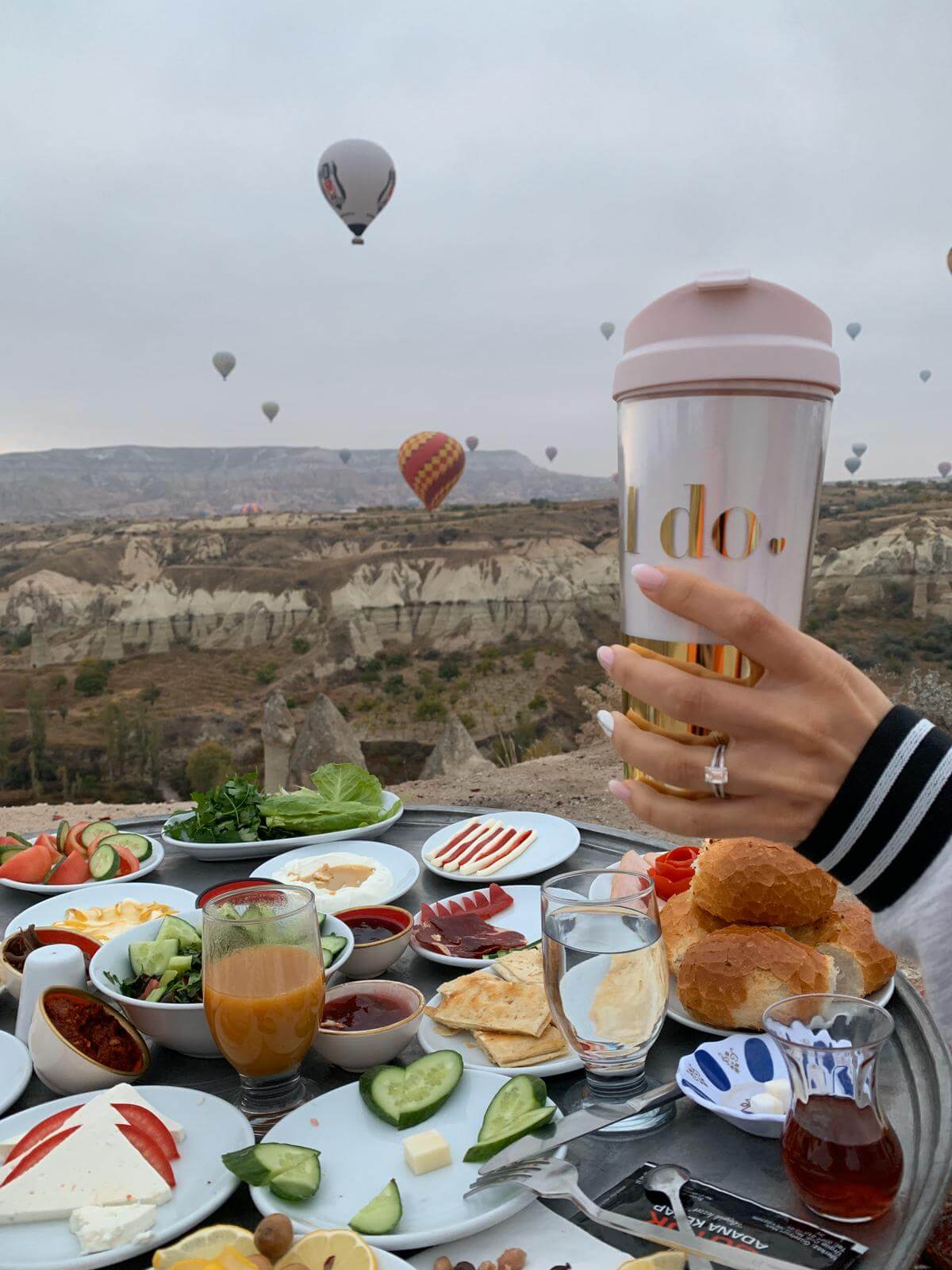 Утреннее очарование Каппадокии- завтраки на фоне шаров